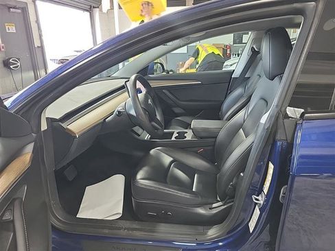 Used 2023 Tesla Model 3 Standard Range image 8