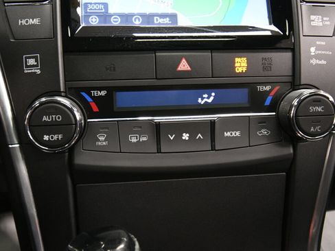 Used 2015 Toyota Camry XLE FWD image 17
