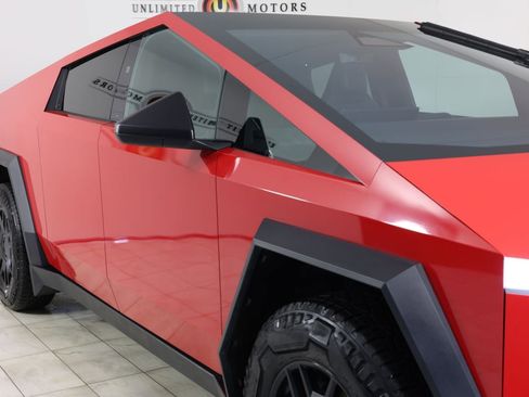 Used 2024 Tesla Cybertruck AWD Crew Cab image 38