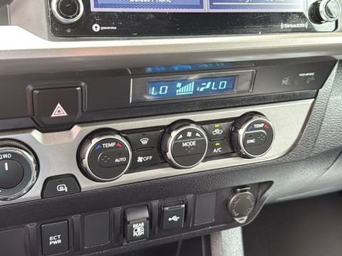 Used 2022 Toyota Tacoma SR5 AWD/4WD image 19