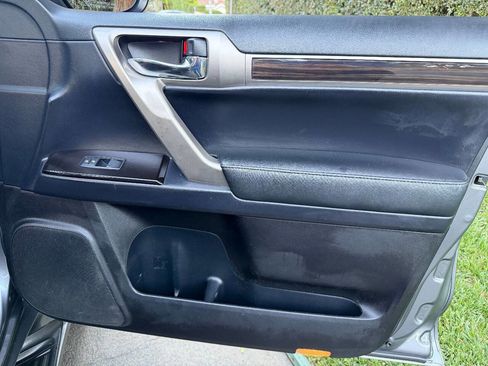 Used 2015 Lexus GX 460 image 30