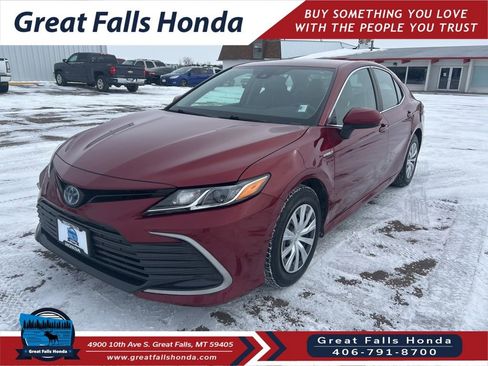 Used 2021 Toyota Camry LE image 3