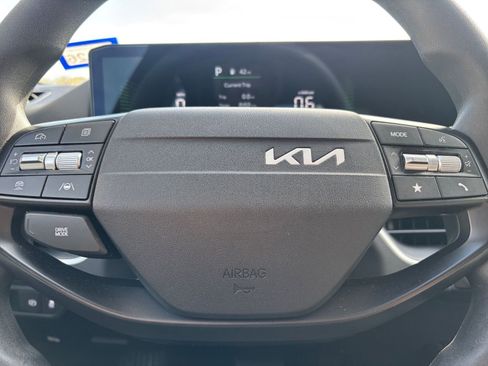Used 2025 Kia K4 LXS image 27