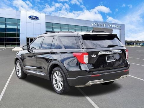 Used 2022 Ford Explorer XLT w/ Equipment Group 202A RWD image 2