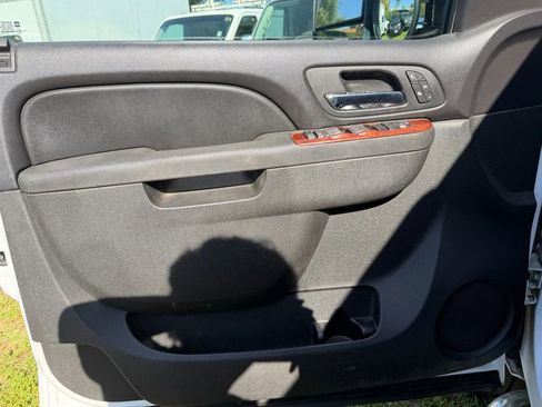 Used 2011 GMC Sierra 2500 SLT w/ SLT Convenience Package image 9