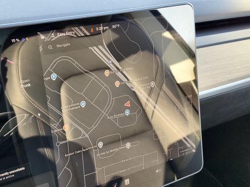 Used 2019 Tesla Model 3 Standard Range image 2