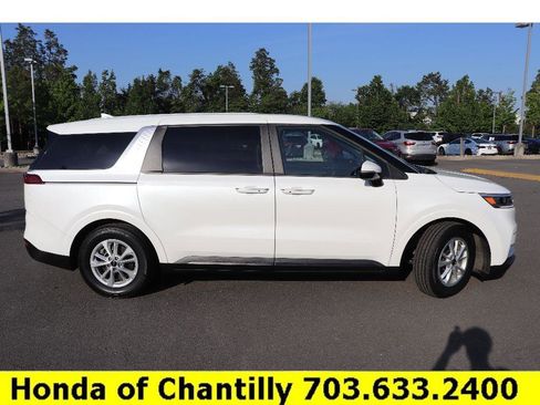 Used 2024 Kia Carnival LX FWD image 8