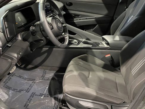 Used 2025 Hyundai Elantra Sport image 11