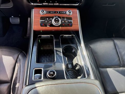 Used 2023 Lincoln Aviator Reserve image 25