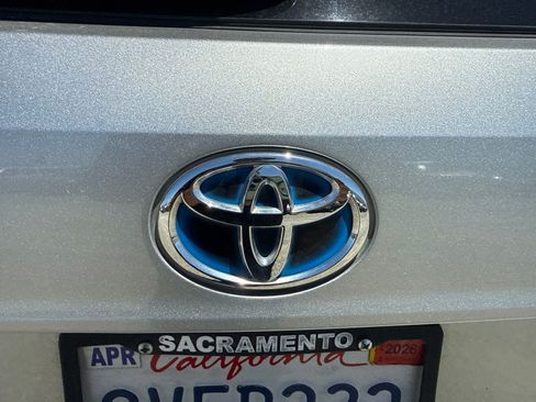 Used 2021 Toyota Highlander LE FWD image 11