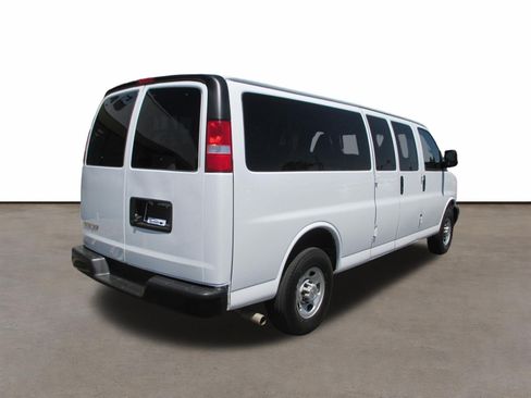 Used 2024 Chevrolet Express 3500 LS RWD image 3