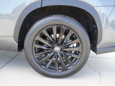 Certified 2024 Toyota Highlander XSE image 13