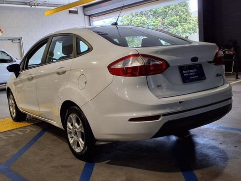 Used 2015 Ford Fiesta SE FWD image 3