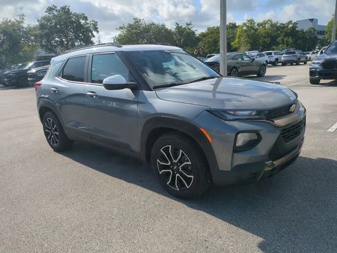 Used 2021 Chevrolet TrailBlazer ACTIV w/ Sun and Liftgate Package FWD image 2