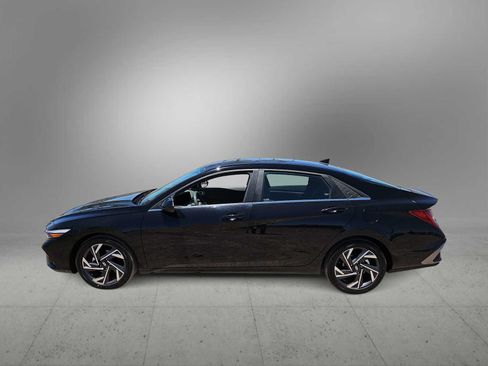 Certified 2025 Hyundai Elantra SEL FWD image 5