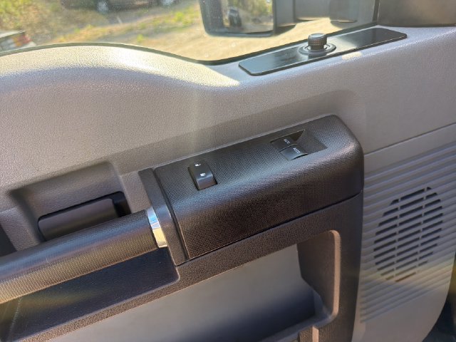 Used 2016 Ford F550 4x4 Regular Cab Super Duty image 13