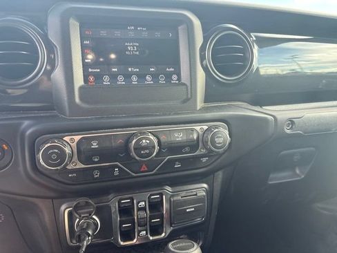 Used 2022 Jeep Gladiator Sport AWD/4WD image 8