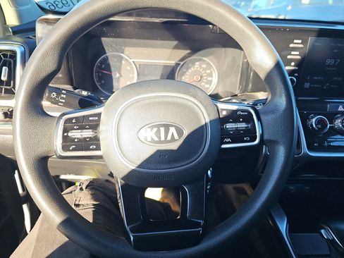 Used 2021 Kia Sorento LX image 10
