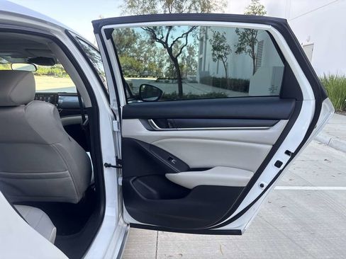 Used 2020 Honda Accord EX image 13