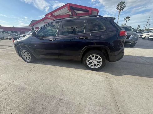 Used 2016 Jeep Cherokee Sport FWD image 6