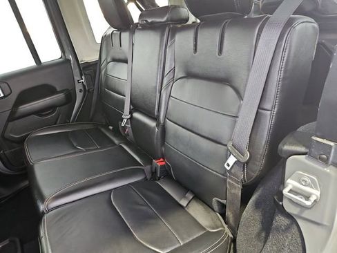 Used 2022 Jeep Wrangler Unlimited Sahara w/ Safety Group AWD/4WD image 13