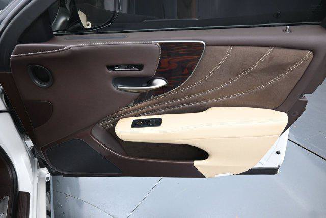 Used 2019 Lexus LS 500 AWD w/ Interior Upgrade Package image 39