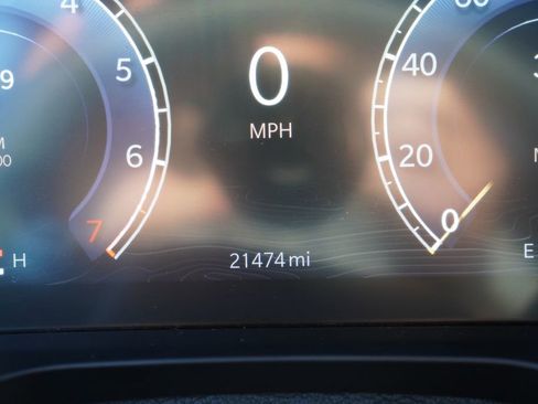 Used 2024 Jeep Grand Cherokee Limited w/ Luxury Tech Group II AWD/4WD image 9