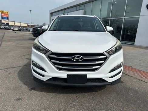 Used 2017 Hyundai Tucson SE image 2