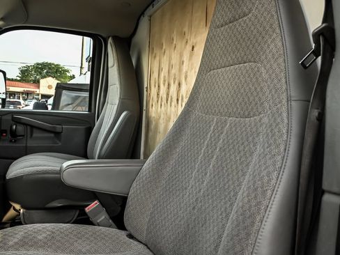 Used 2018 Chevrolet Express 3500 Extended w/ Power Convenience Package RWD image 12