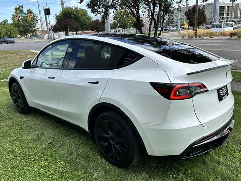 Used 2025 Tesla Model Y Long Range AWD/4WD image 9