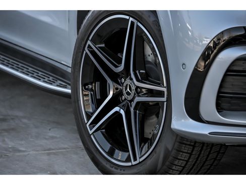 New 2026 Mercedes-Benz GLS 450 4MATIC image 3