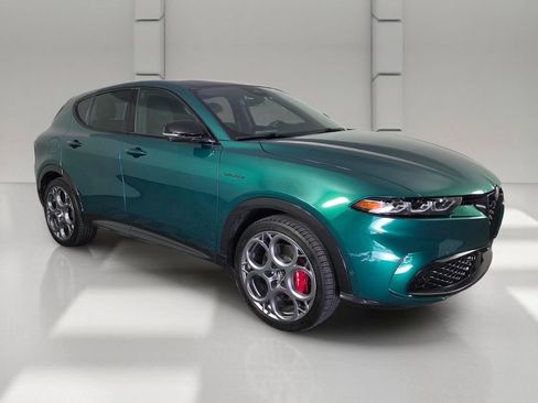 Used 2024 Alfa Romeo Tonale Veloce AWD/4WD image 2
