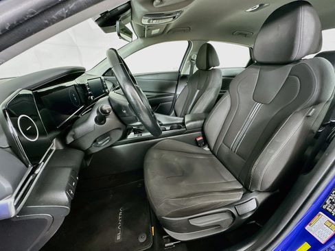 Used 2022 Hyundai Elantra SEL w/ Convenience Package FWD image 13