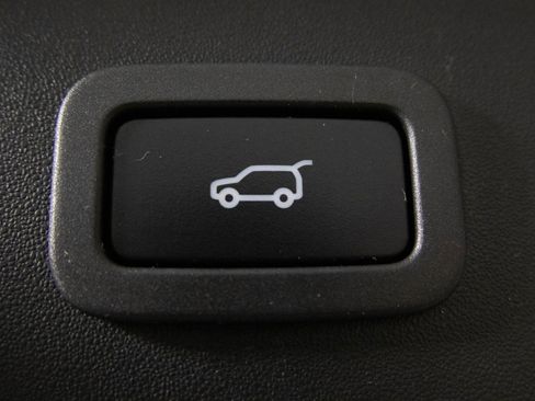 Used 2018 Jaguar E-PACE S image 35