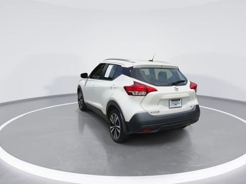 Used 2018 Nissan Kicks SV FWD image 9