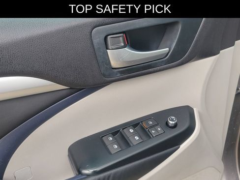 Used 2016 Toyota Highlander XLE AWD/4WD image 21