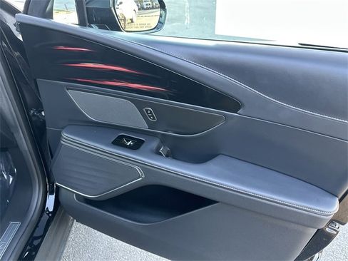 Certified 2024 Lincoln Nautilus Reserve w/ Jet Appearance Package (87T) image 34
