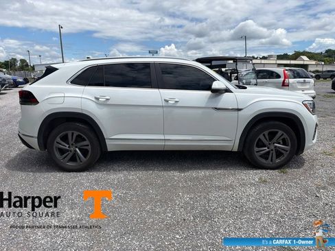 Used 2024 Volkswagen Atlas Cross Sport SEL R-Line AWD/4WD image 6