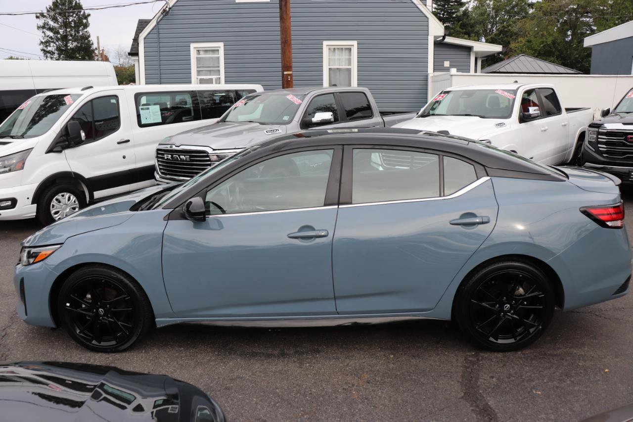 Used 2025 Nissan Sentra SR w/ Midnight Edition FWD image 2