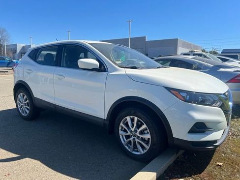 Used 2021 Nissan Rogue Sport S image 4