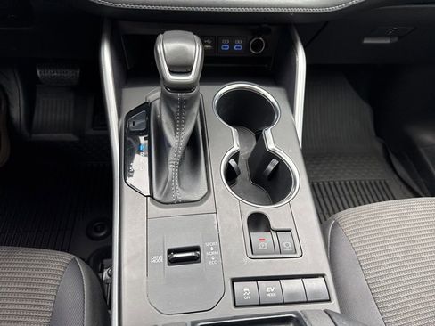 Used 2022 Toyota Highlander LE image 14