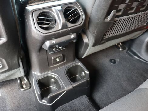 Used 2020 Jeep Gladiator Rubicon AWD/4WD image 27