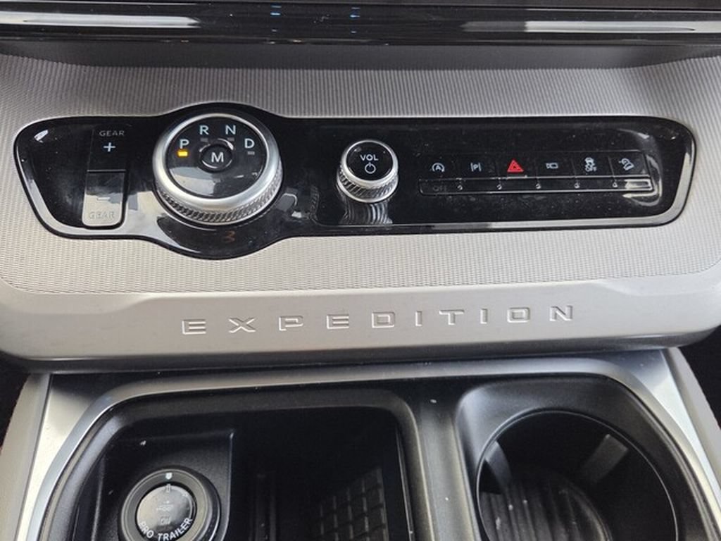 Used 2025 Ford Expedition Active AWD/4WD image 25