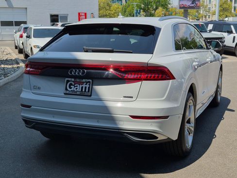 Used 2023 Audi Q8 Premium w/ Convenience Package AWD/4WD image 3