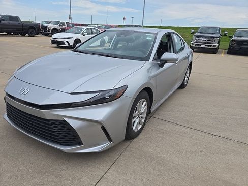 Used 2026 Toyota Camry LE FWD image 3