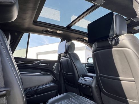 Used 2022 Cadillac Escalade Sport Platinum w/ Heavy-Duty Trailer Package image 28