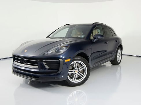 Certified 2023 Porsche Macan image 6