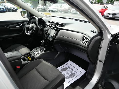 Used 2020 Nissan Rogue SV AWD/4WD image 16