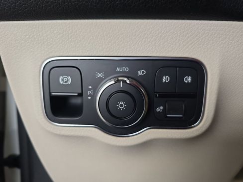 Used 2021 Mercedes-Benz GLB 250 image 29