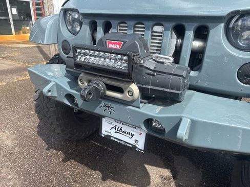 Used 2014 Jeep Wrangler Unlimited Sahara w/ Connectivity Group AWD/4WD image 3